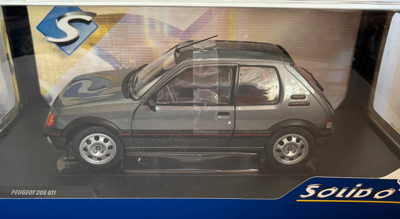 Peugeot 205 GTI Escala 1:18