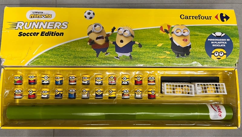Campo da calcio minions con 25 personaggi