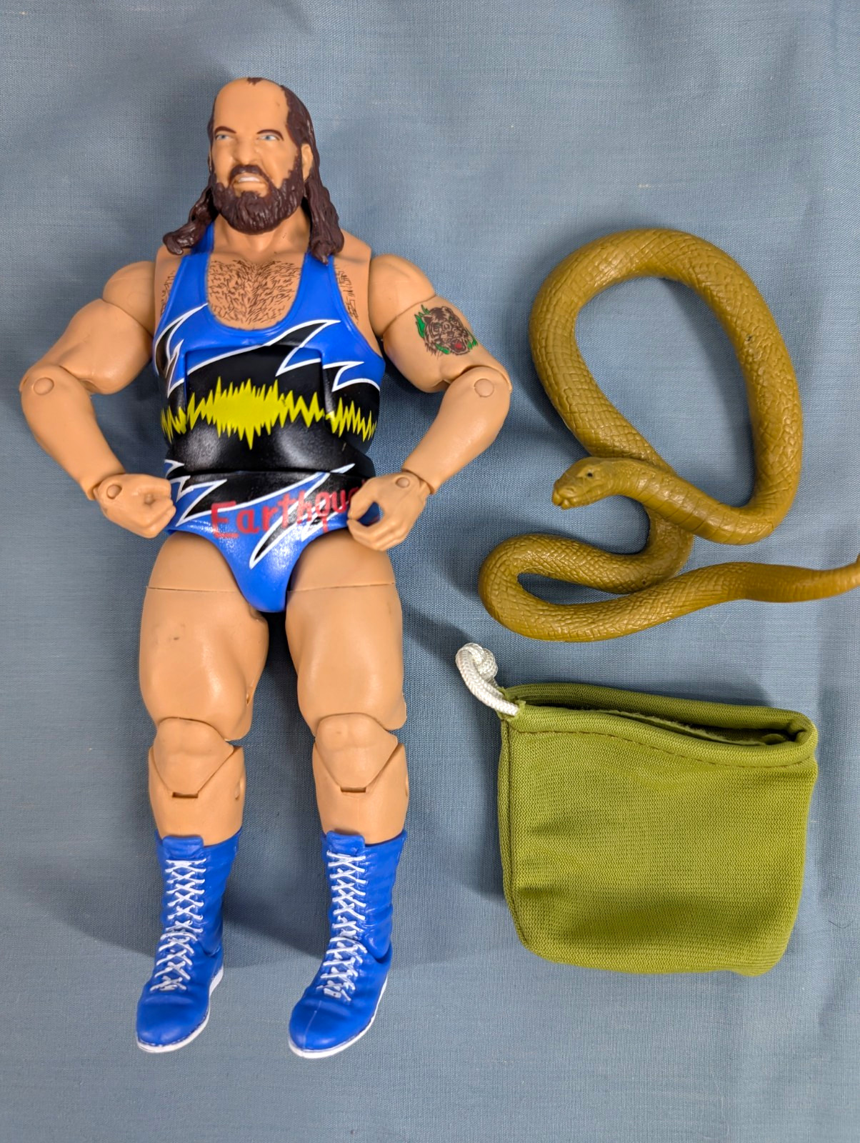 WWE Elite 35 Earthquake con borsa Damien e Snake
