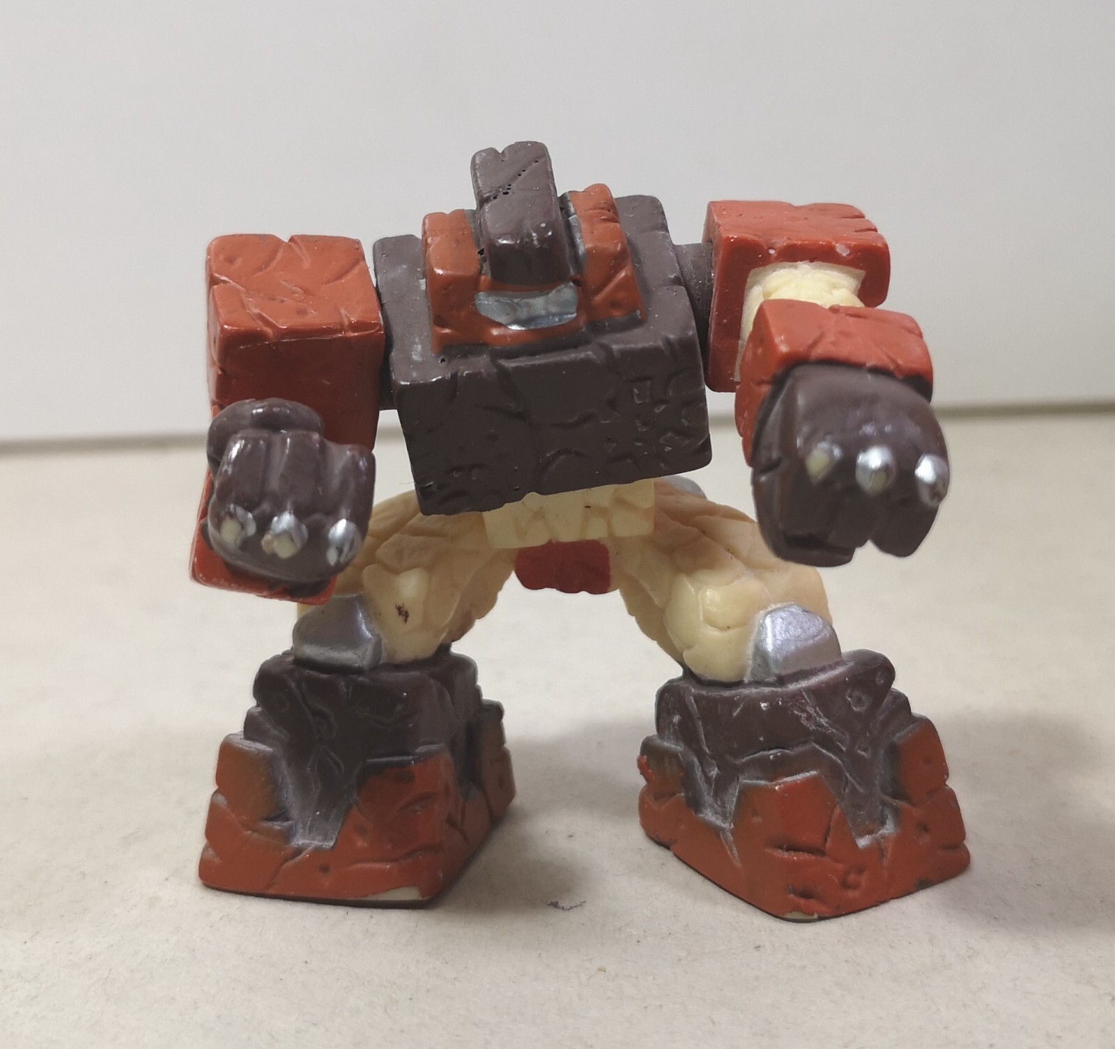 78069 Action Figure - GORMITI - Popolo Terra - Marmacciaio il Guardiano Roccioso