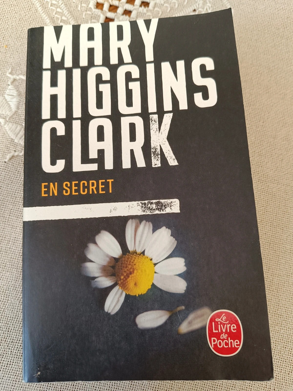 En secret – Mary Higgins Clark – Très bon état