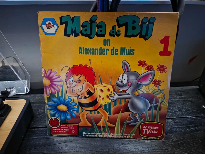 Lp 1753 maja de bij