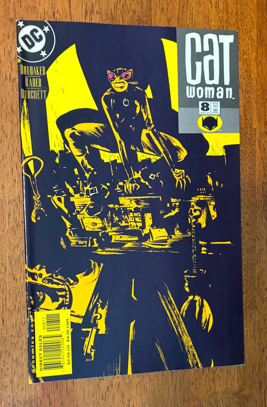 CATWOMAN #8 (DC Comics 2002) -- Ed Brubaker -- VF/NM