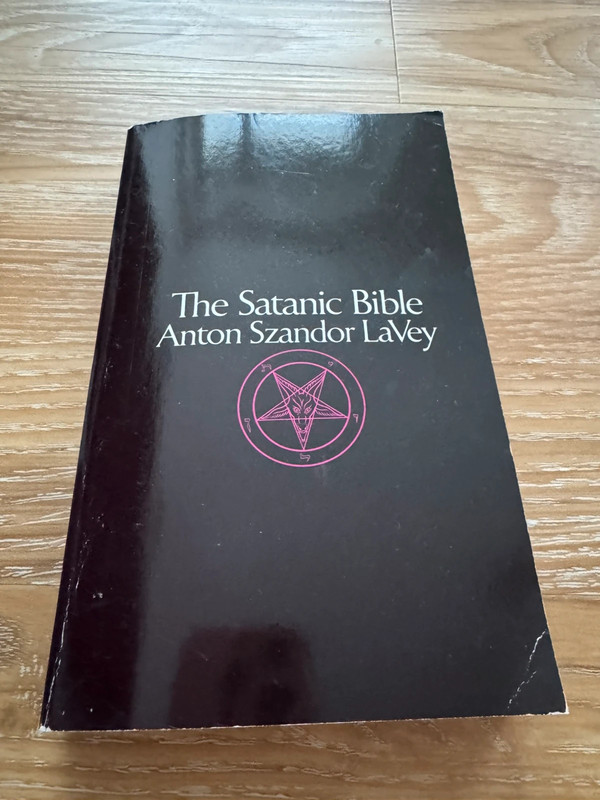 Satanic Book Englisch