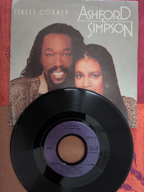 45 tours Ashford & Simpson Street corner