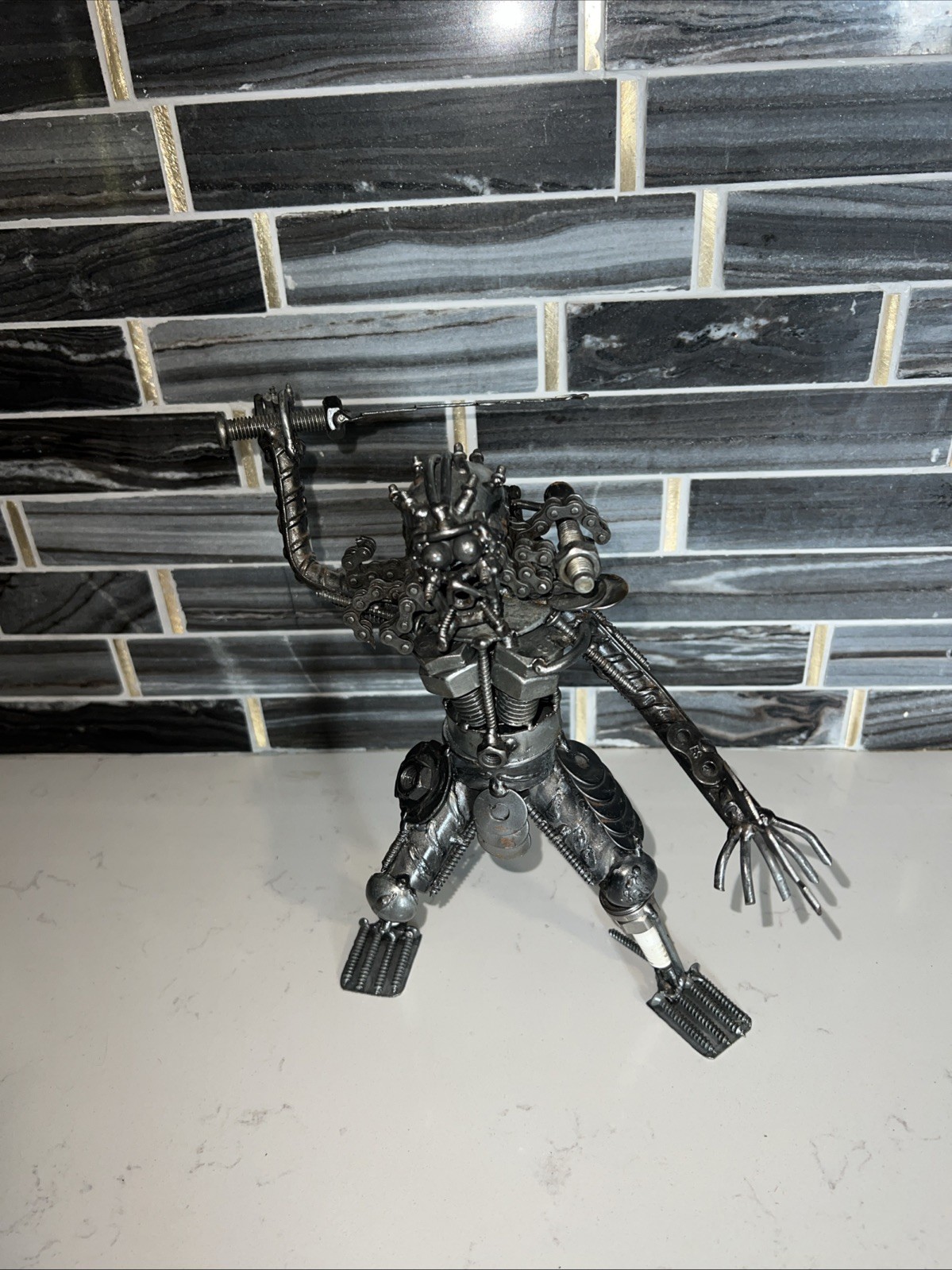 HANDMADE ART ACTION FIGURE MADE FROM METAL SCRAP PARTS Predator