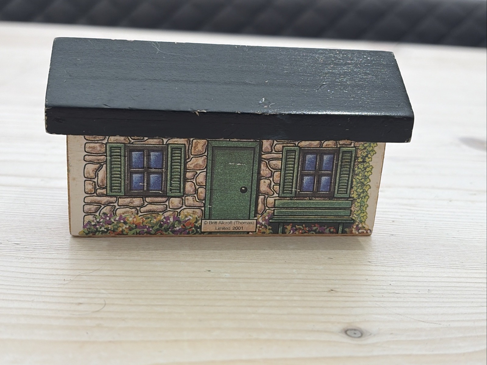 Thomas Wooden Railway 2001 Black Roof Cottage For Wooden Train Sets