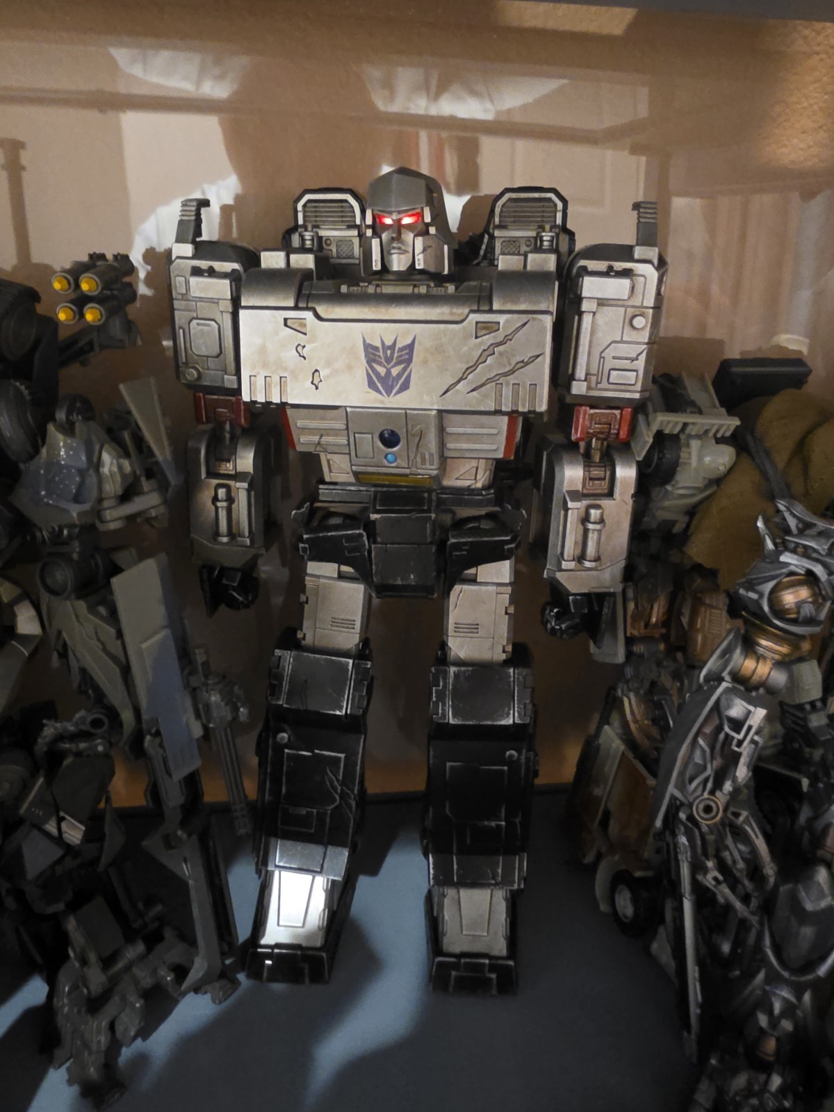 threezero DLX Megatron Transformers Siege War per Cybertron usato senza scatola