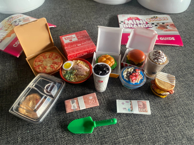 Lot Mini Brands Foodies série 2, 10 figurines, 2 liasses neuves