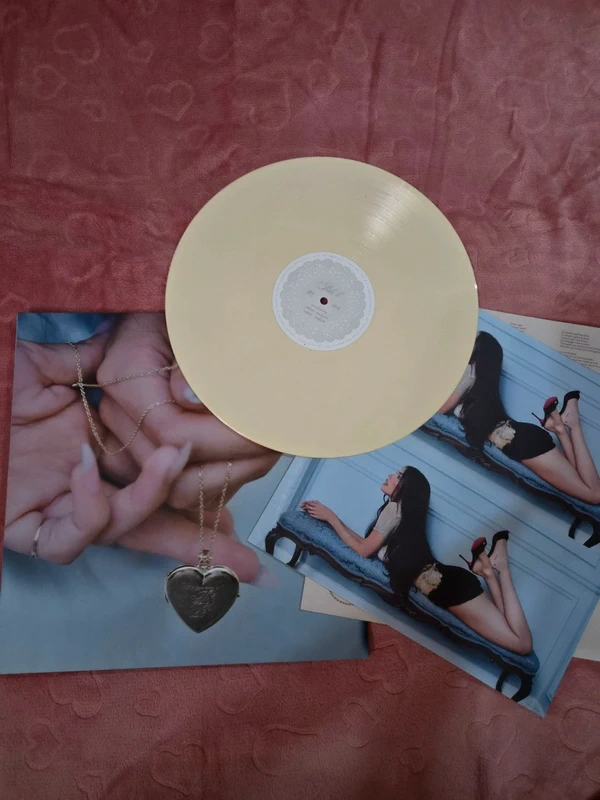 Madison Beer - Locket
