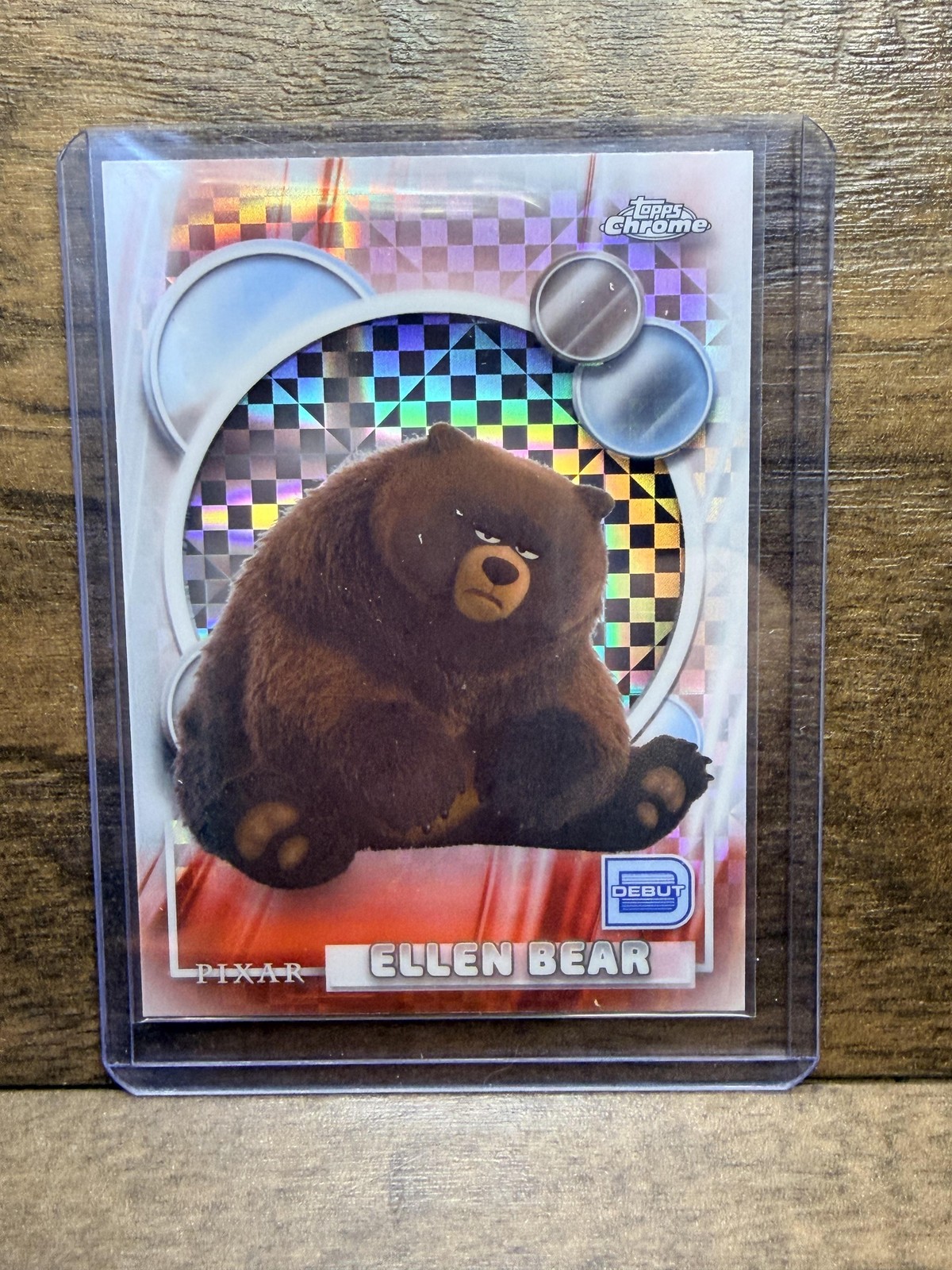 Disney Pixar Topps Chrome Ellen Bear 113 debutto ologramma lamina scheda non sportiva