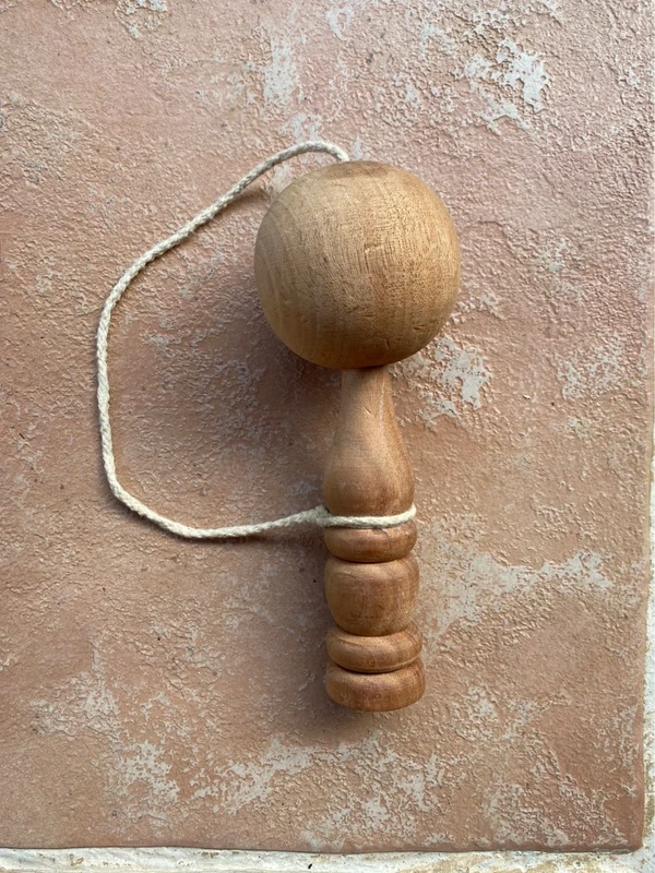 Bilboquet traditionnel en bois – env. 20 cm