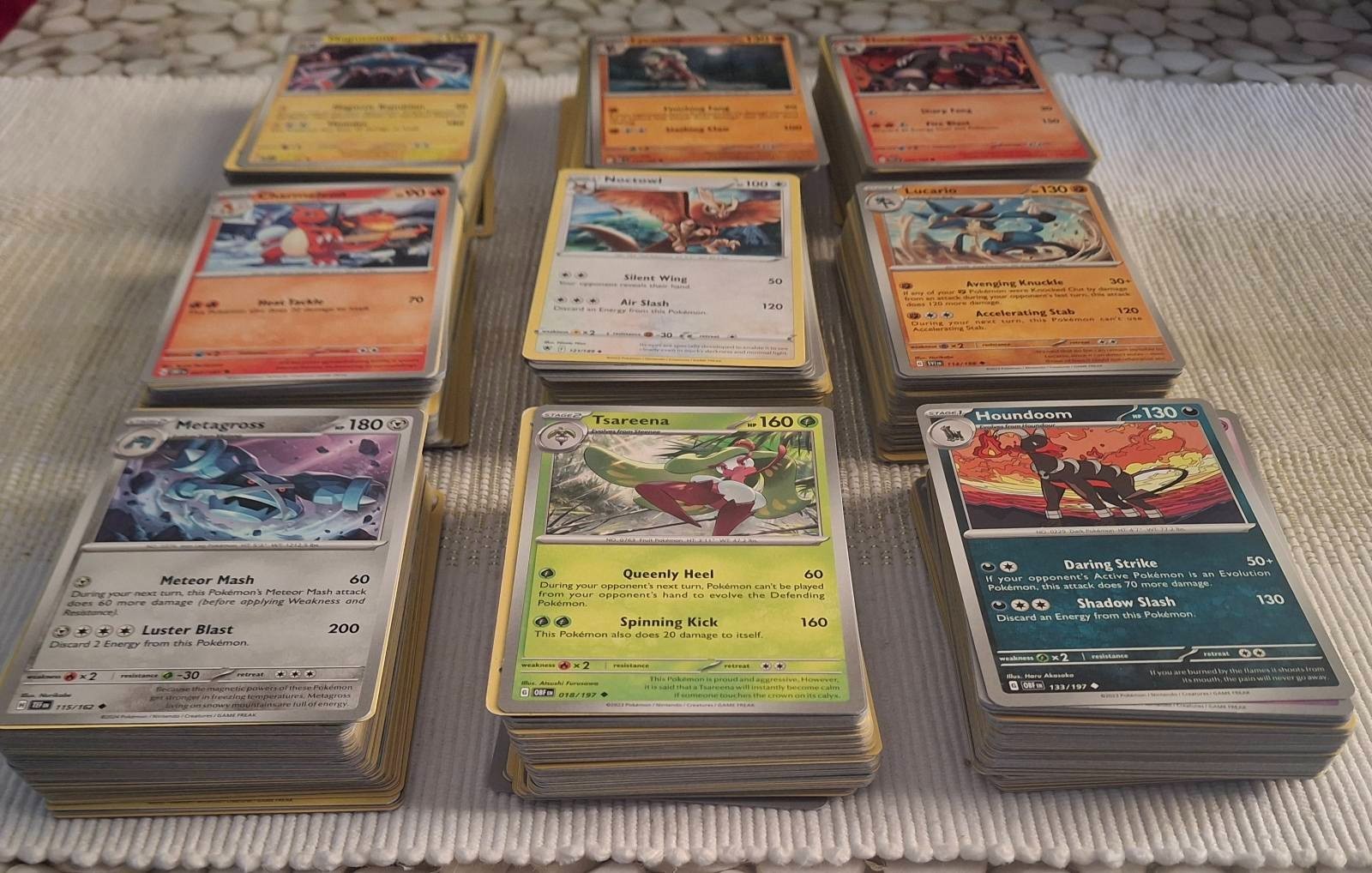 Lotto sfuso 700+ carte Pokemon - tra cui 45 carte Holo rare/rare + 10 carte V/ex