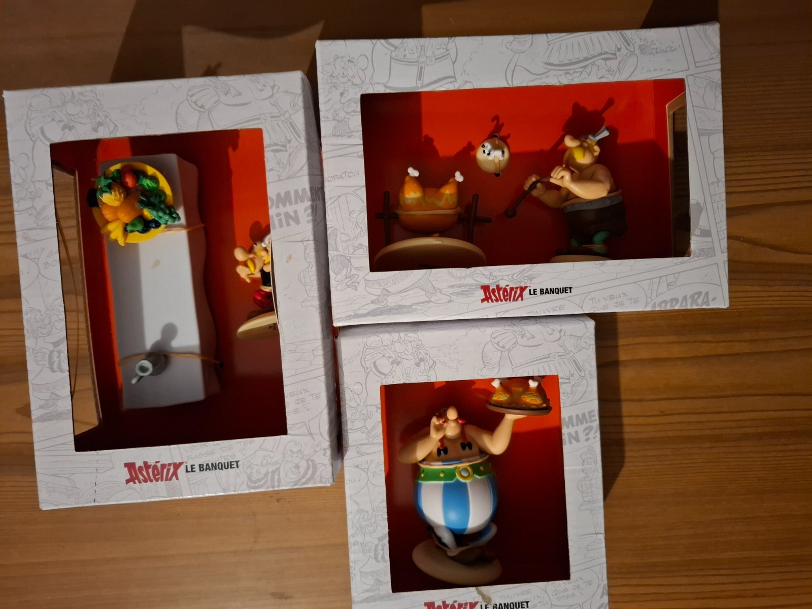 ASTERIX LE BANQUET HACHETTE  - FIGURINES +MUG+CLASSEUR+POSTER+LIVRETS