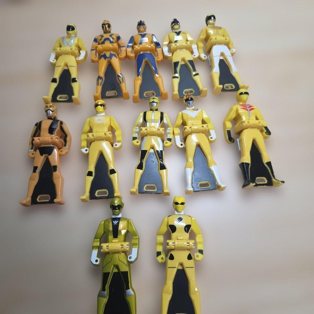 BANDAI Super Sentai Ranger Key Set Giocattolo 12pz Personaggio Oggetto da Collezione Usato