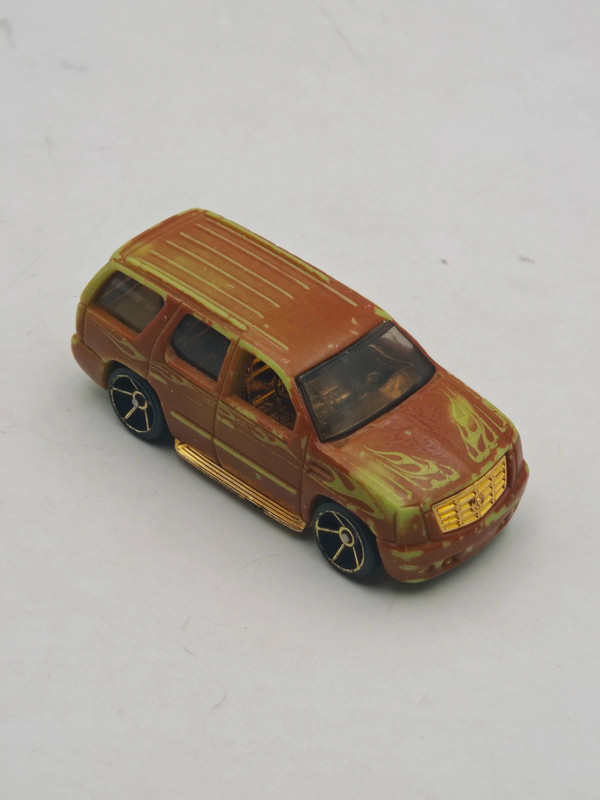 Hot Wheels '07 Cadillac Escalade Brown/Green Flames Mattel 2010 Scala 1:64 Loose