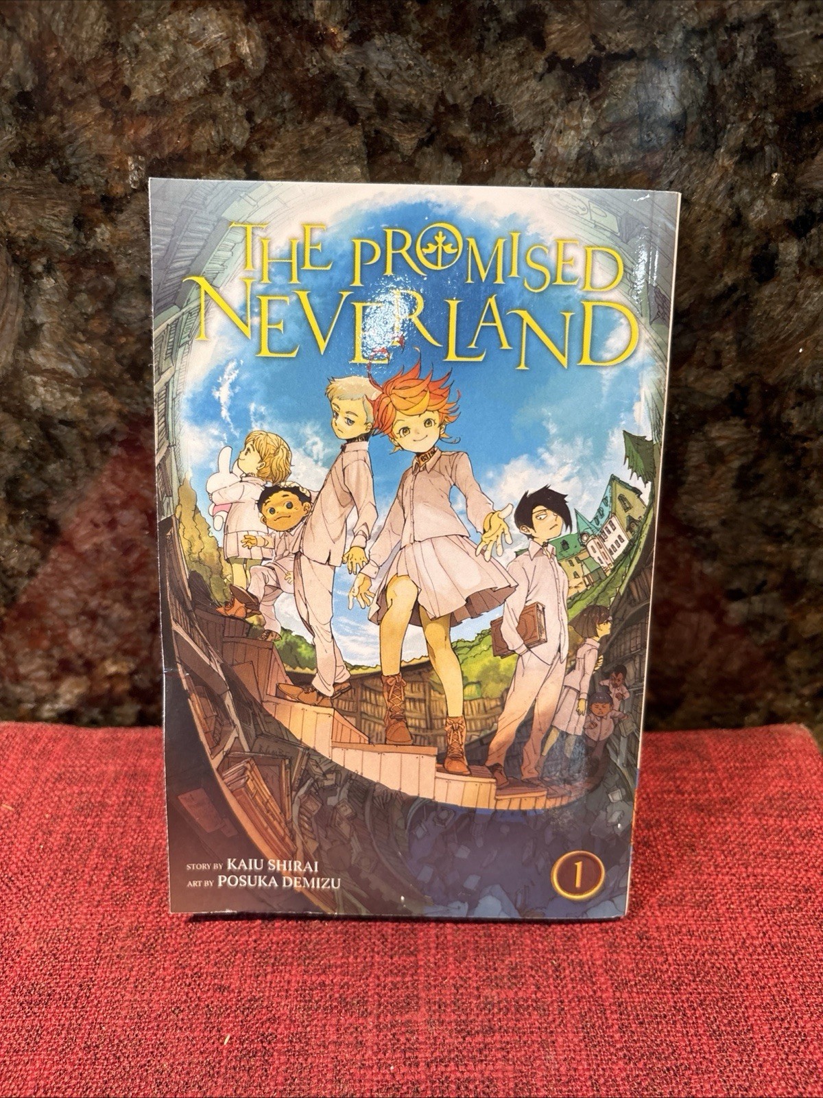 Libro tascabile The Promised Neverland