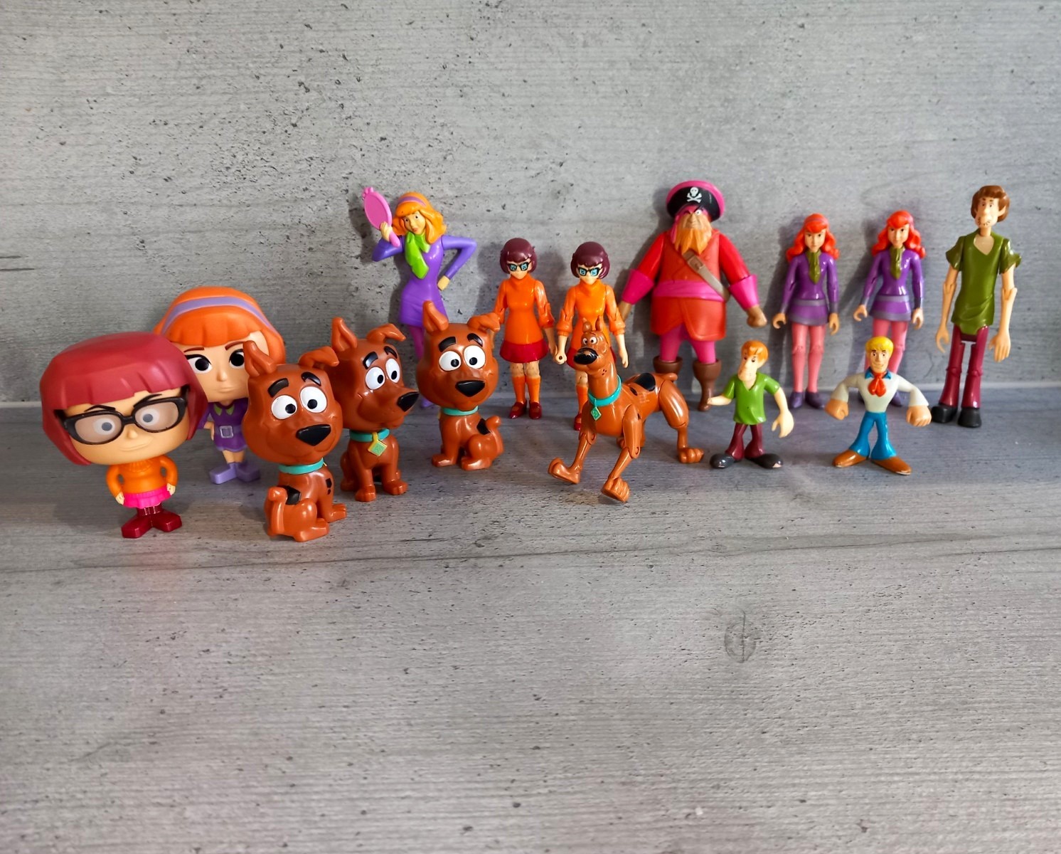 Scooby Doo Figure Bundle Daphne Velma Fred Shaggy Character Options & Funko McDs