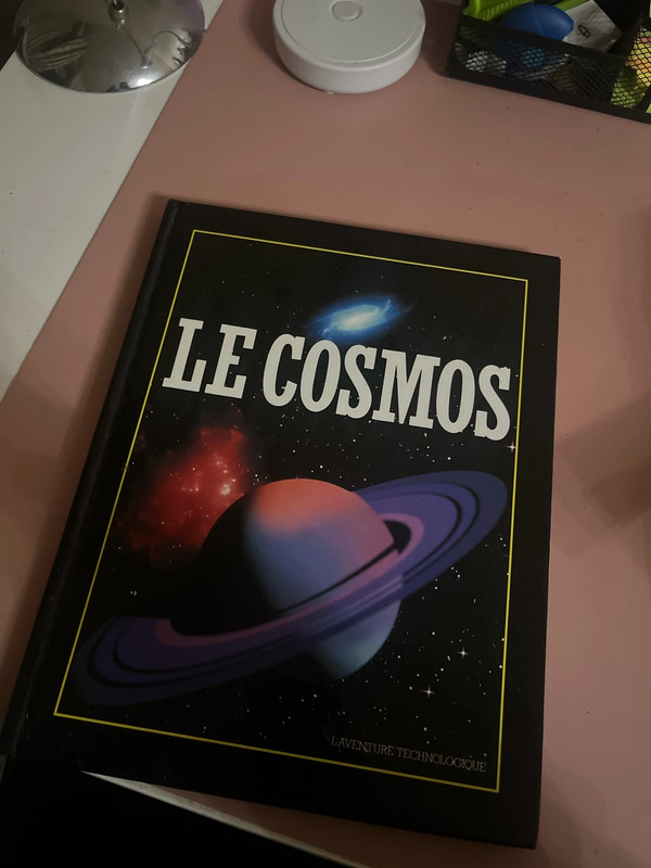 Livre pour enfant/ado passionnée  pour découvrir le cosmos