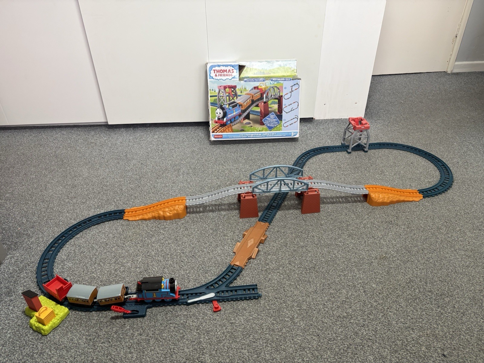Thomas & Friends 3in1 Package Pickup Track Playset with Motorised Train