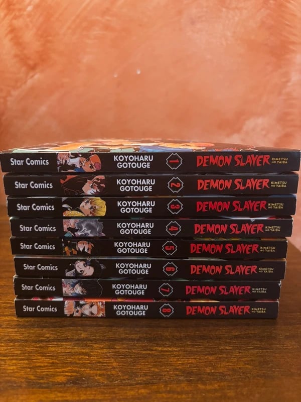 Lotto Manga Demon Slayer (Volumi 1-8) Edizione Star Comics – Come Nuovi