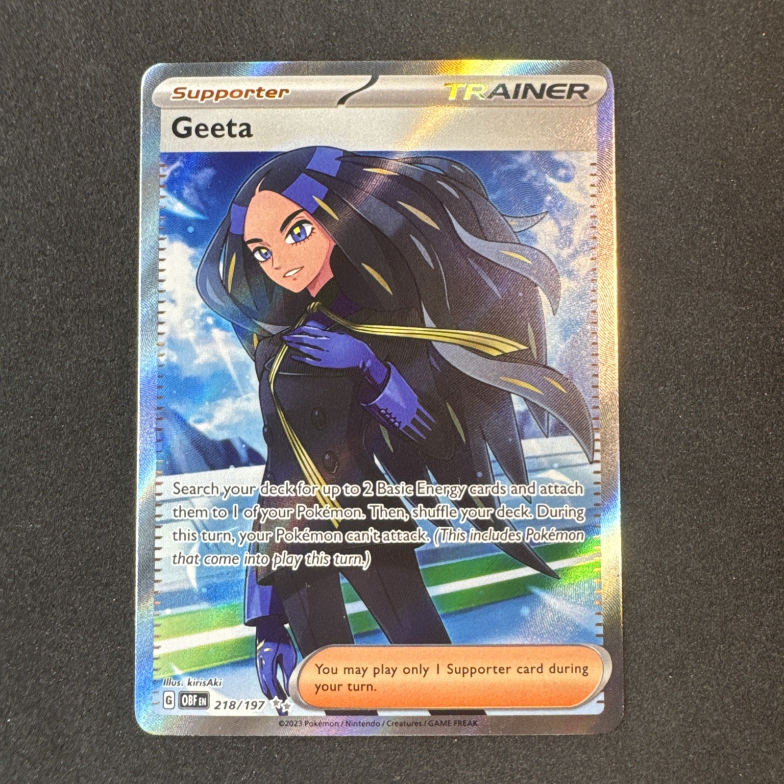 Geeta 218/197 SV03: Fiamme Ossidiana Holo Scarlatto e Viola Allenatore Pokemon