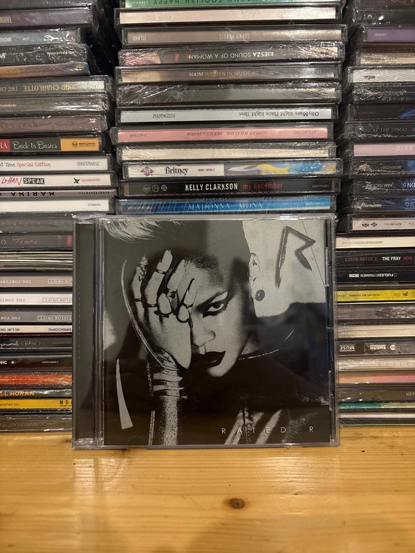 Rihanna - Rated R