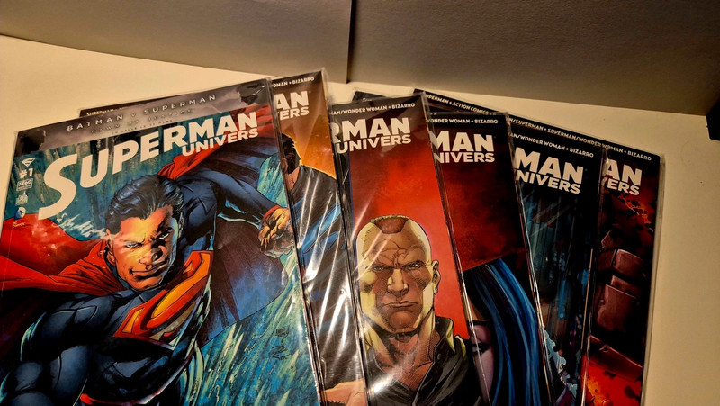 Lot 12 tomes Superman Universe