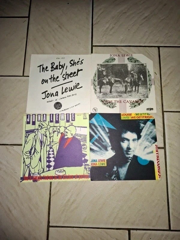 4 vinyles Jona Lewie