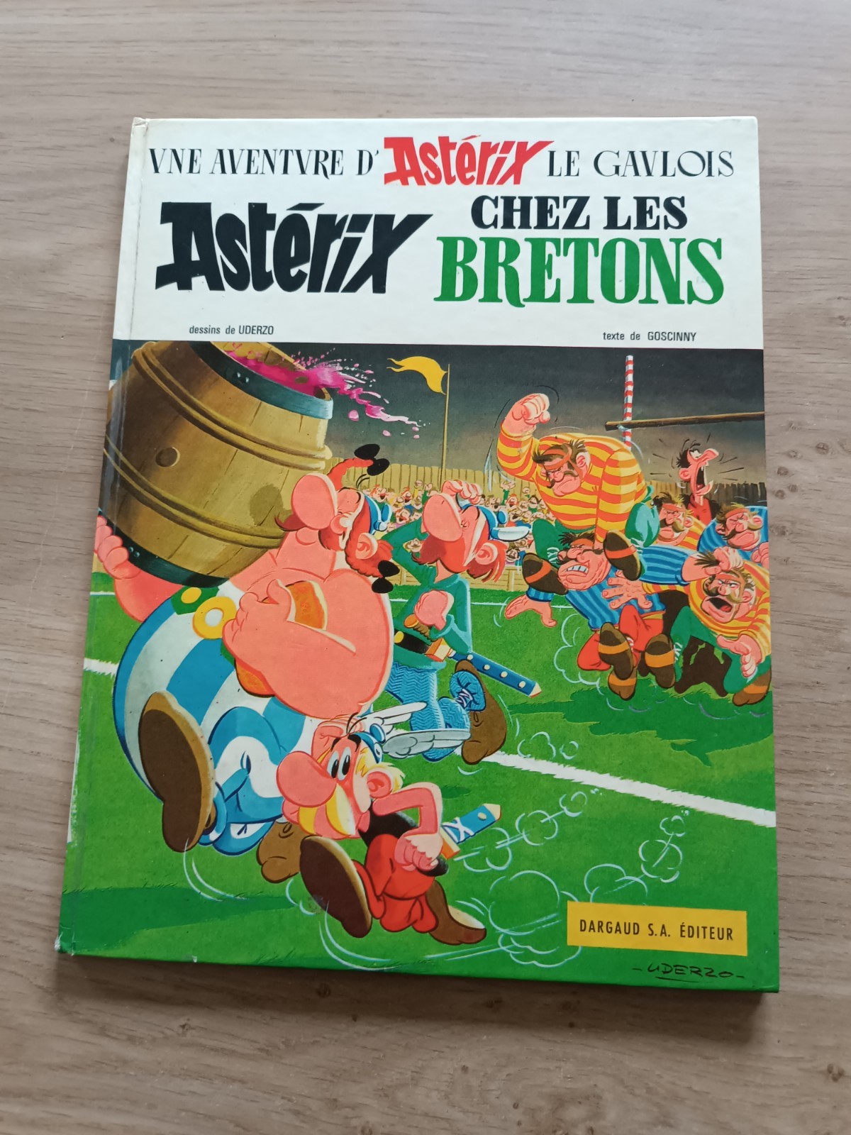 UDERZO / GOSCINNY . ASTÉRIX CHEZ LES BRETONS . EO . 1966 . EDITION COLLEE .