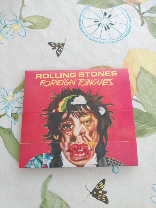 Ultimo attesissimi nuovo album foreigb tongues