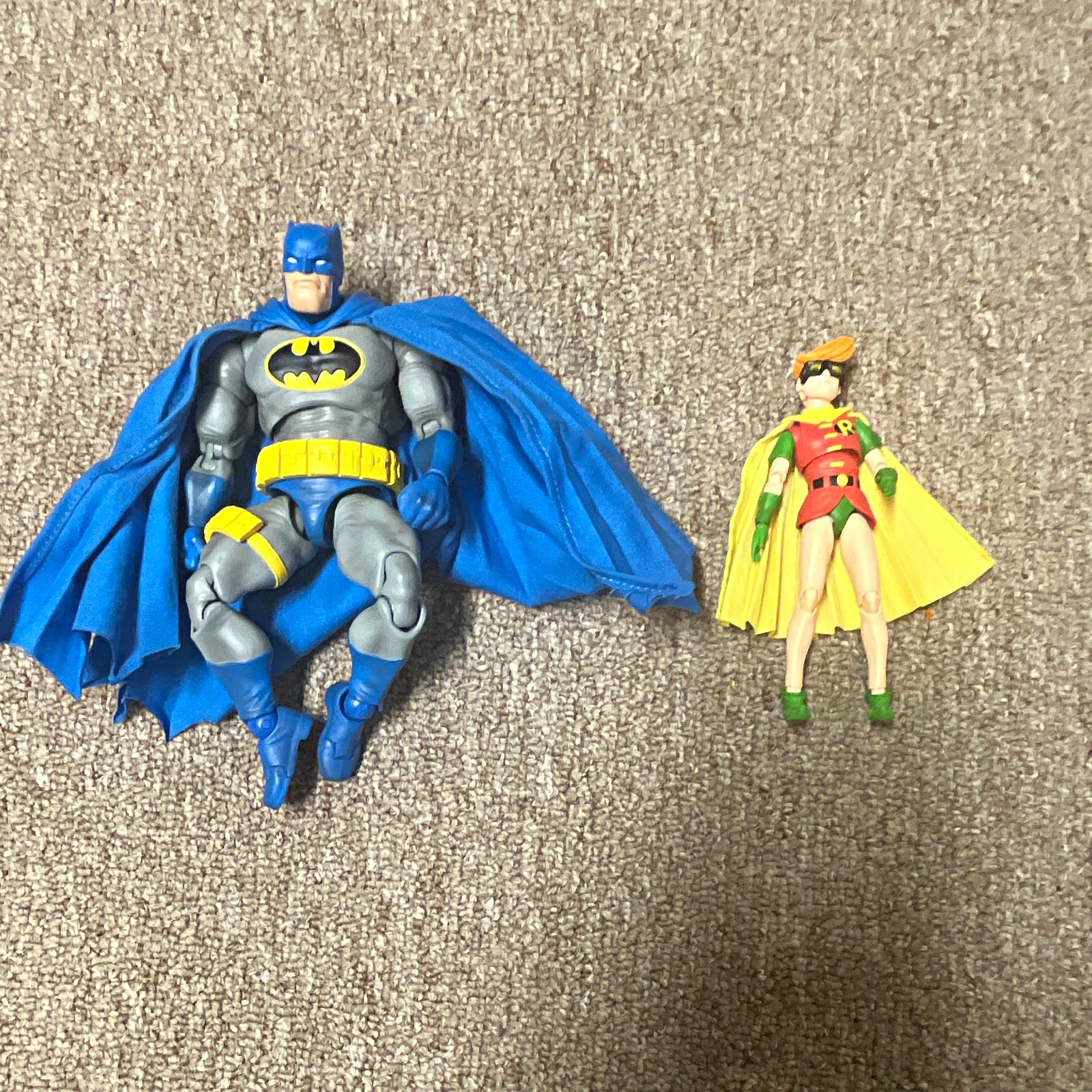 Mafex Blue Batman and Robin (Dark Knight Returns) figures accessories and Stands