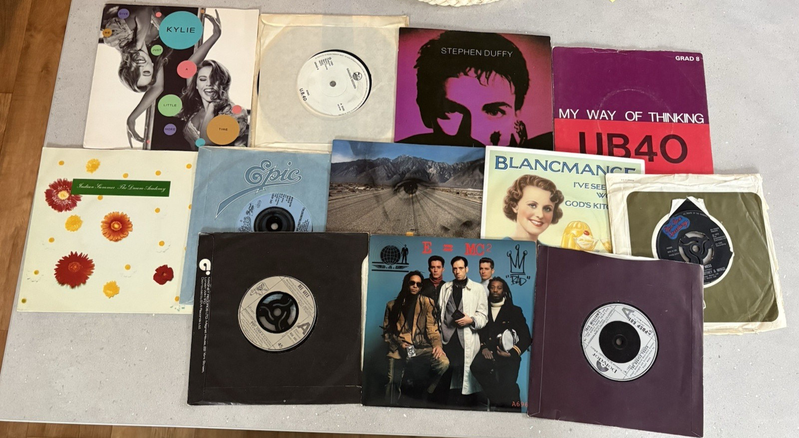 7' Single Bundle - UB40 / WINGS / KYLIE / BLANCMANGE / BEE GEES / E=MC2 VGC