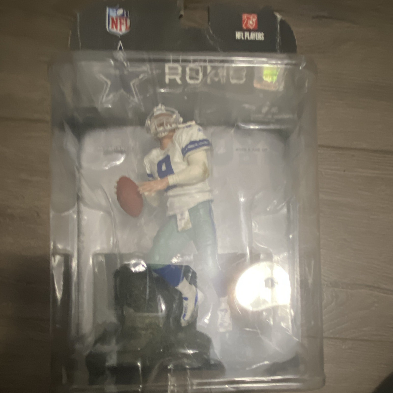 Modellino McFarlane Toys NFL Tony Romo Dallas Cowboys QB in scatola con calcio