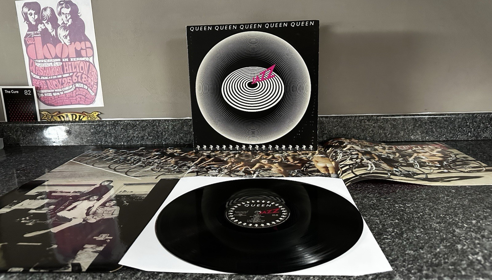 LP VINYL QUEEN ALBUM JAZZ EMA 788 UK 1ST PRESS CW WITH UNATTACHED POSTER VG+/EX
