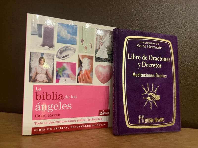 Oraciones y decretos  y la biblia de los angeles