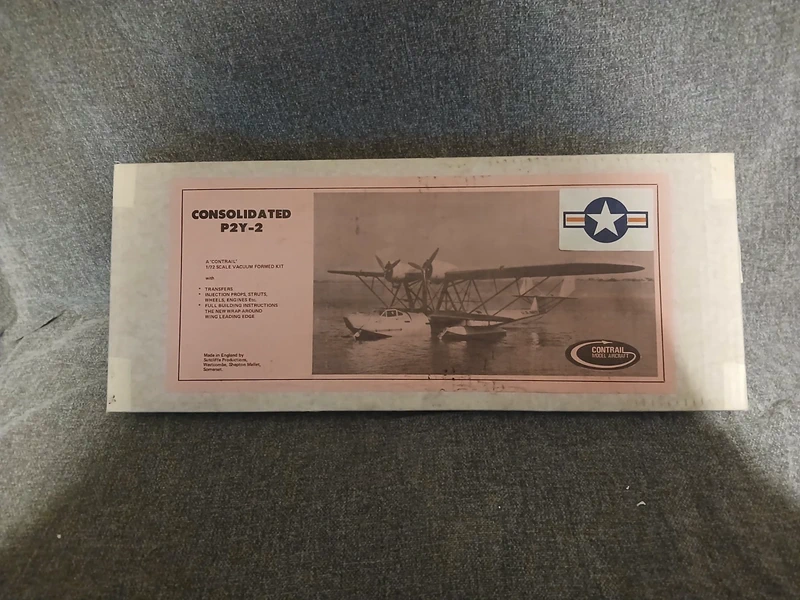 Maquette Consolidated P2Y-2 Contrail · · 1:72  neuf - voir photos