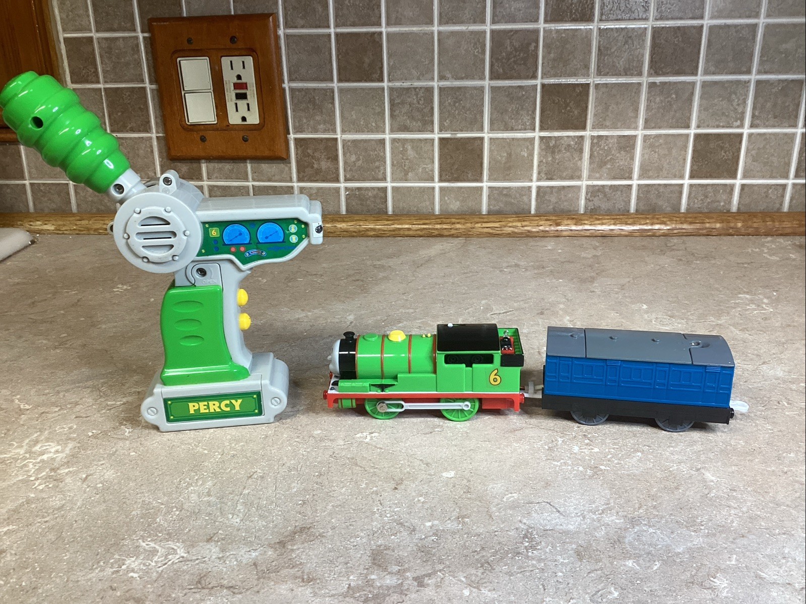 Trenino telecomandato Thomas Trackmaster RC Percy Hit Toy 2006 - funzionante - usato in ottime condizioni