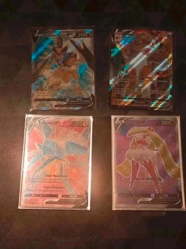 Lot de 4 Cartes Pokémon V Vmax
