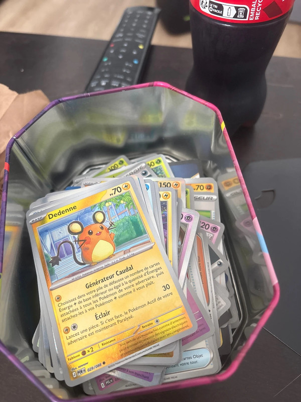 Lot de 111 cartes Pokémon française commune + 30 brillante + 1 ex