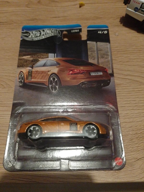 miniature 1/64eme sous blister hotwheels silver series 2026 audi rs e-tron gt