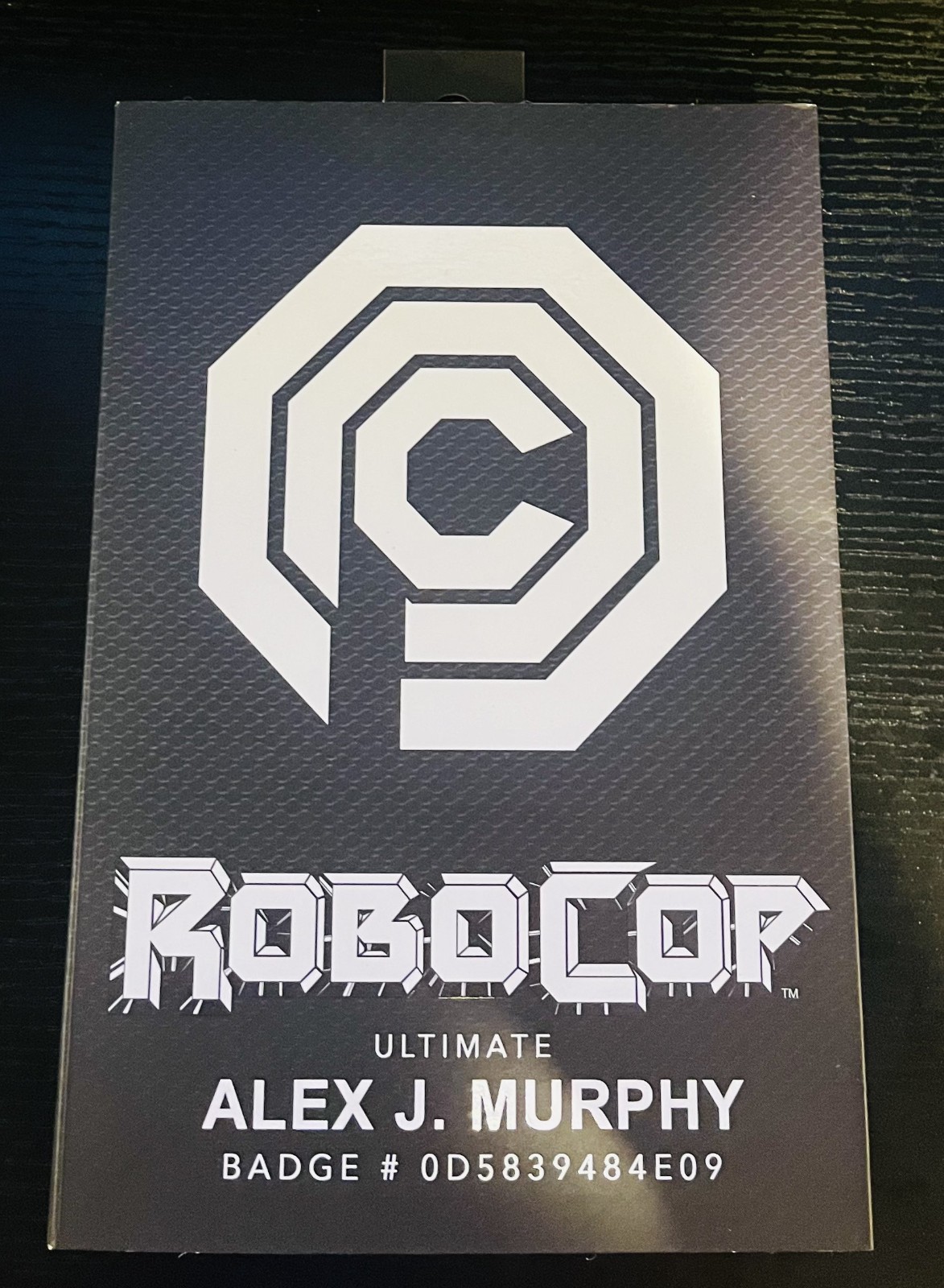 Modellino NECA RoboCop Ultimate Alex J. Murphy Badge #0D583948B4E09 7"