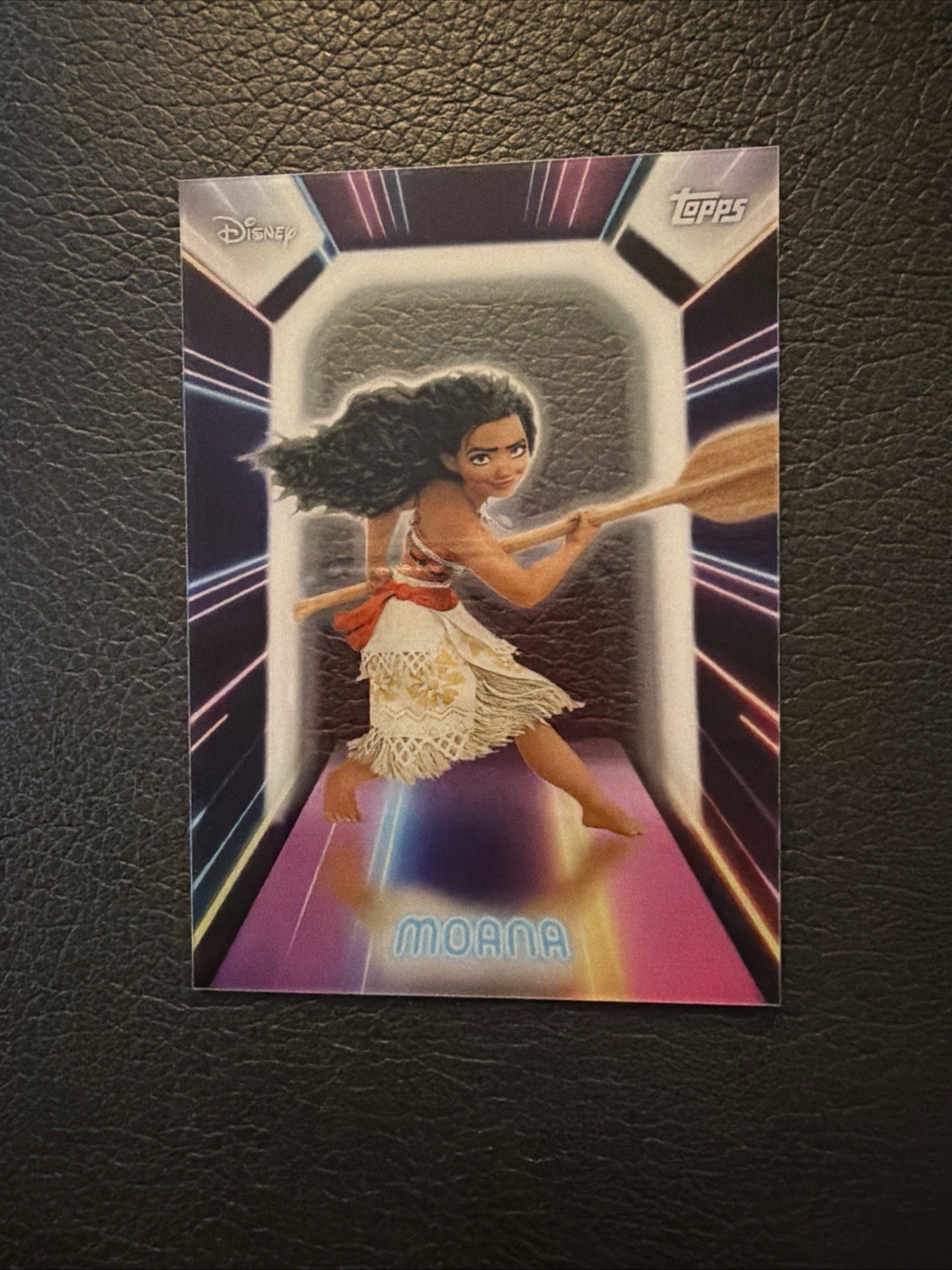 2026 Topps Disney Neon Moana Illuminato Luci al Neon Acetato