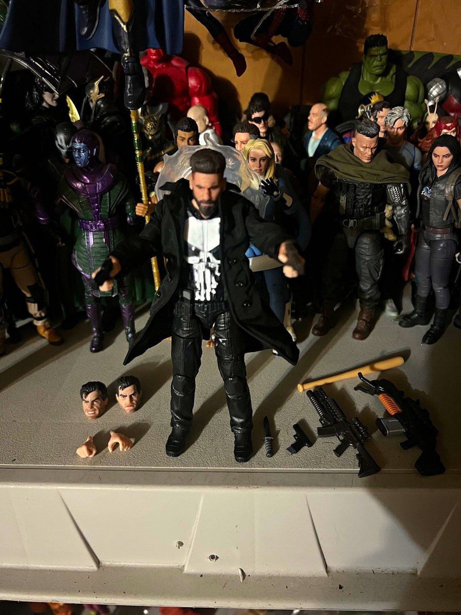 Marvel Legends Punisher Action Figure Regolabile con Mani Alt Head