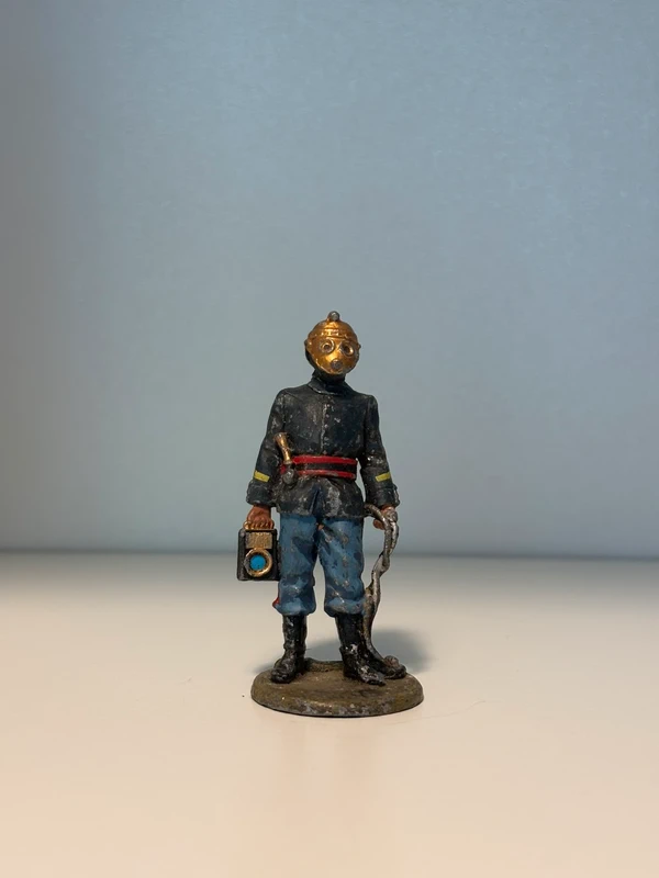Soldat de plombs - Pompier, tenue de feu avec casque respiratoire, France, 1893 - Del Prado