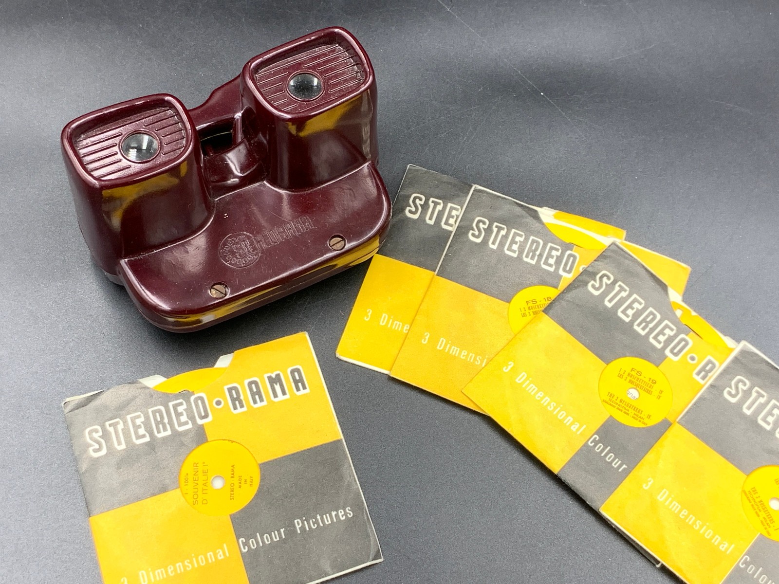 STEREORAMA IN BACHELITE + DISCHETTI 4 MOSCHETTIERI VIEW-MASTER ANNI  50/60 !!!