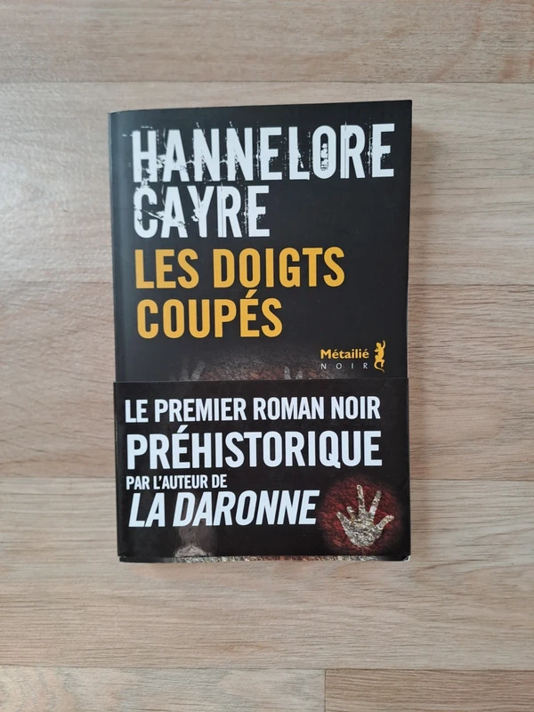 Les doigts coupés livre de Hannelore Cayre fiction très bon état