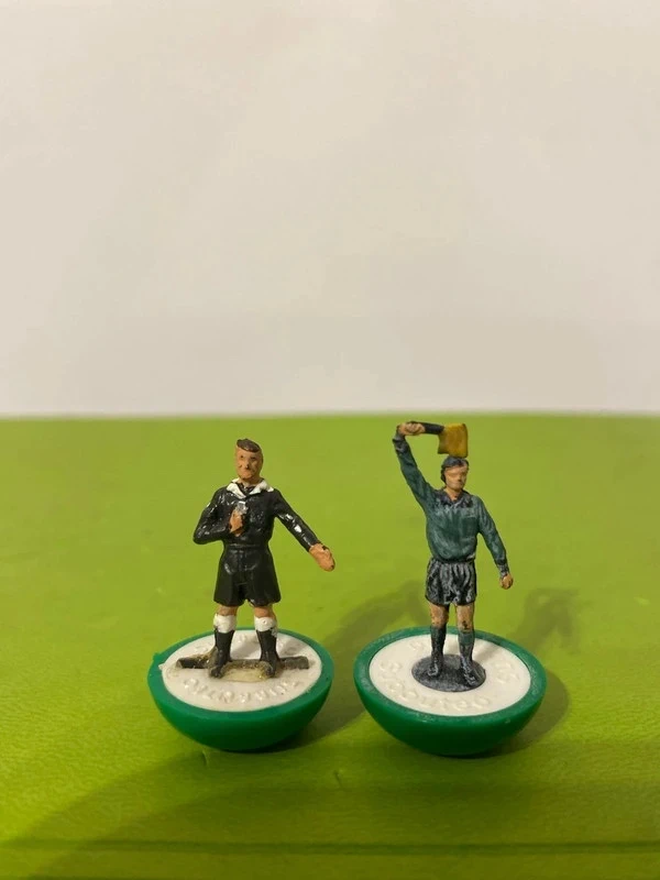 Subbuteo miniature Arbitro e Guardalinee