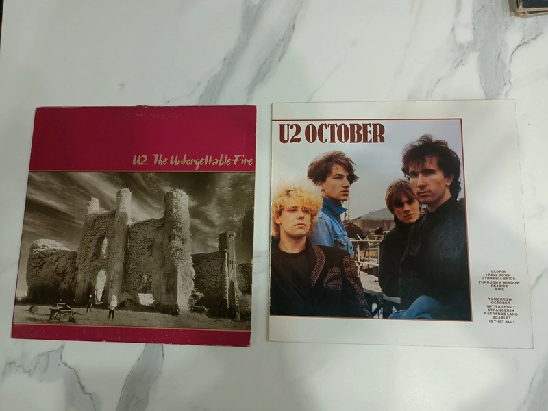Lot 2 Vinyles 33T U2 October (1981) + The Unforgettable Fire (1984) Inserts