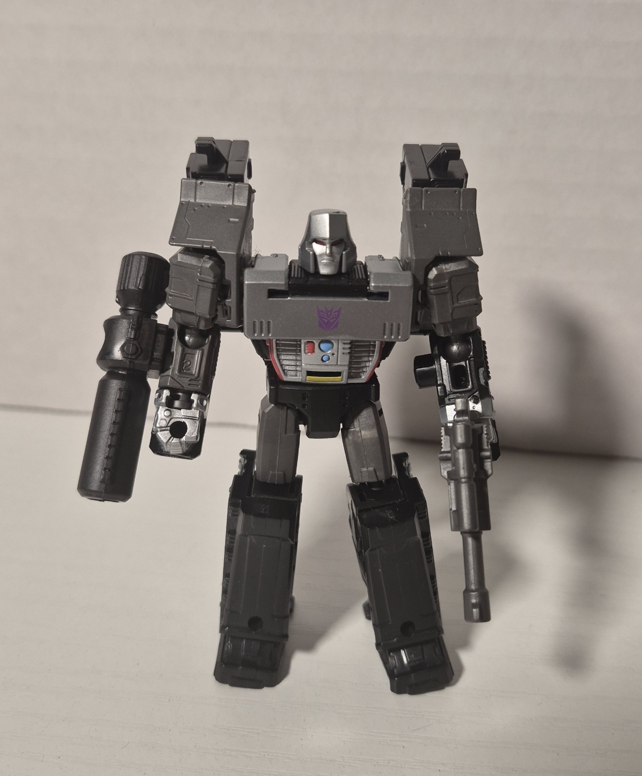 Transformers Kingdom Megatron completo Hasbro WFC Core Class Generations